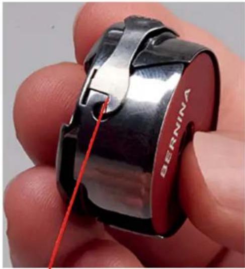 BERNINA Q 24 - Unterfaden einfädeln - 3