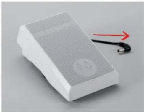 BERNINA Q 24 - Fussanlasser anschliessen - 1