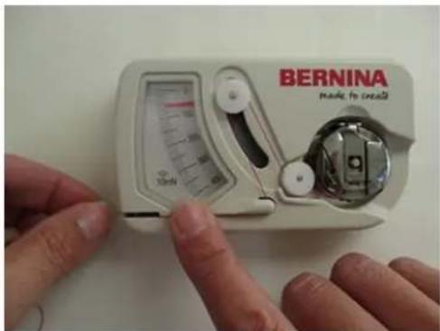 BERNINA Q 24 - Unterfadenspannung einstellen - 4