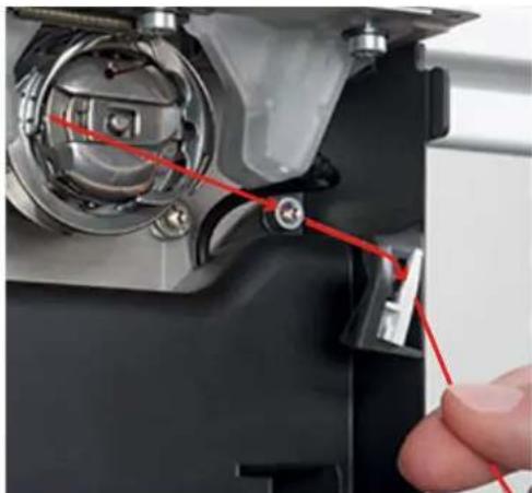 BERNINA Q 24 - Unterfaden einfädeln - 4