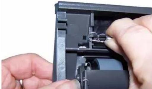 KODAK i1320 - Anpassen der Spannung der Vortrenn-Rolle - 2