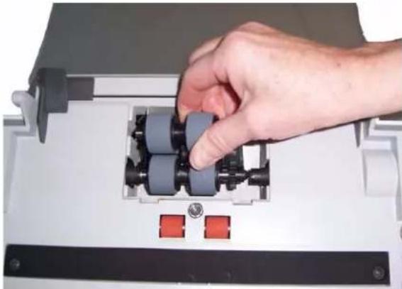 KODAK i1320 - Auswechseln des Vortrenn-Pads - 4