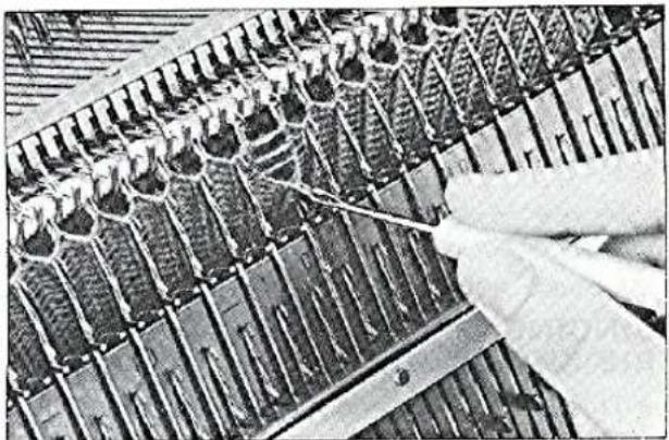 BROTHER KR710 - Unravelling the rows - 1