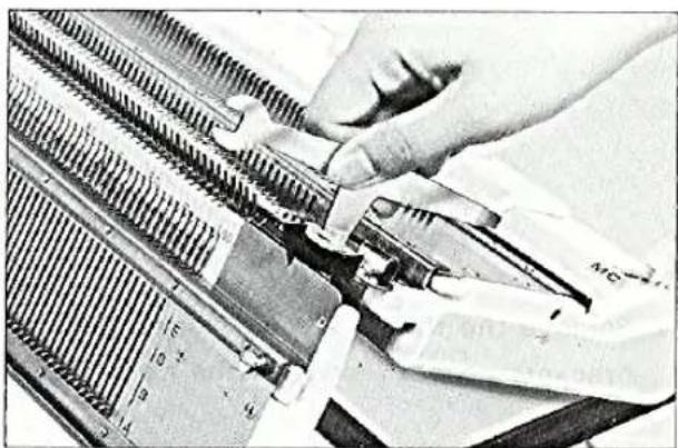 BROTHER KR710 - Setting up your ribber to the knitter - 6