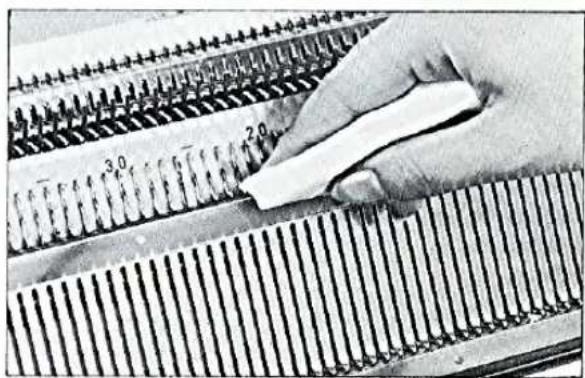 BROTHER KR710 - How to replace the purl needle Maintenance - 4