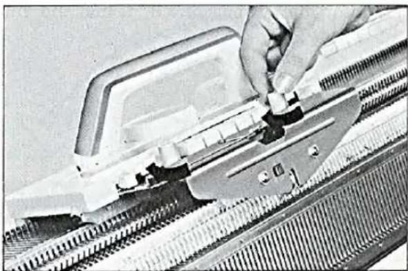 BROTHER KR710 - Setting up your ribber to the knitter - 9