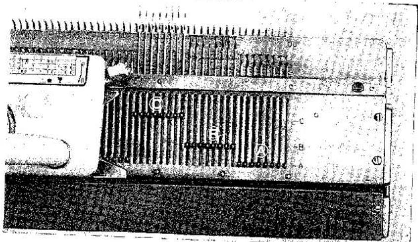Technical diagram of a computer RAM module with labeled pins and control panel