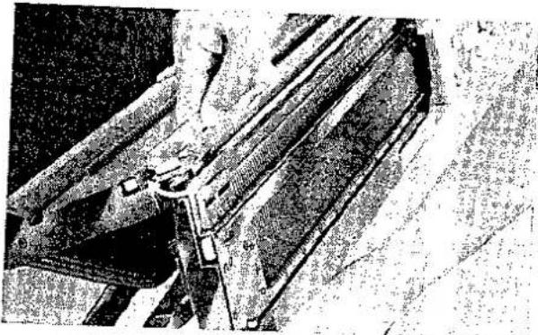 BROTHER KR 551 - FIXING THE RIBBER TO THE KNITTER - 4