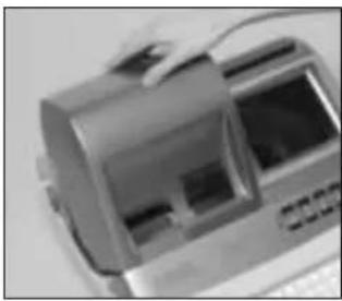 CASIO TE-8500F - Einsetzen der Kassenbon-Papierrolle - 1