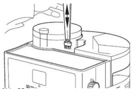 CLATRONIC KAV 3002 - Einfüllöffnung Kaffeepulver reinigen - 1