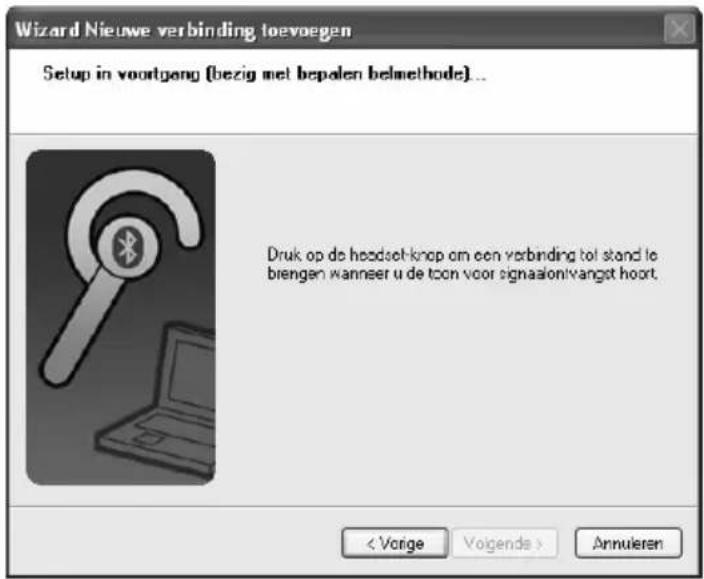 Wizard Nieuwe verbinding toevoegen Setup in voortgang (bezig met bepalen belmethode) ... Druk op de headset-knop om een verbinding tol stand le brengen wanneer u de toen voor signaalon/wangst hoort. < Vorige Volgende > Annulieren