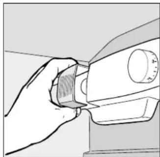 Ariston Thermo BC 312 AA FI - Vor jedem Reinigungsvorgang ist die Stromversorgung des Gerätes zu unterbrechen (Stecker herausziehen oder Hauptsicherung abschalten). - 1