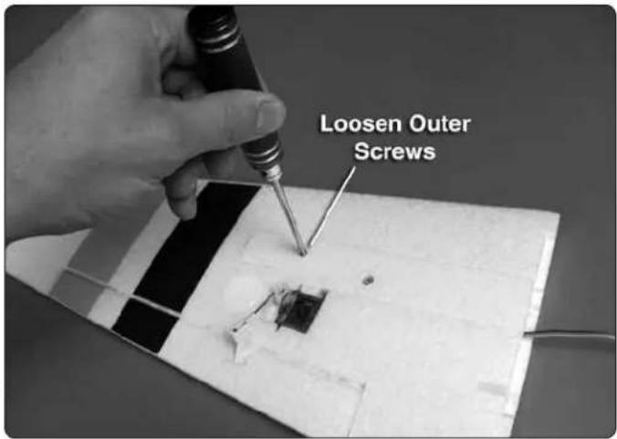 Hobbico Mini Switch - CHANGING TO THE LOW WING CONFIGURATION - 3