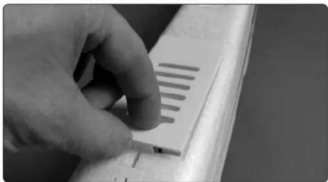 Hobbico Mini Switch - CHANGING TO THE LOW WING CONFIGURATION - 1