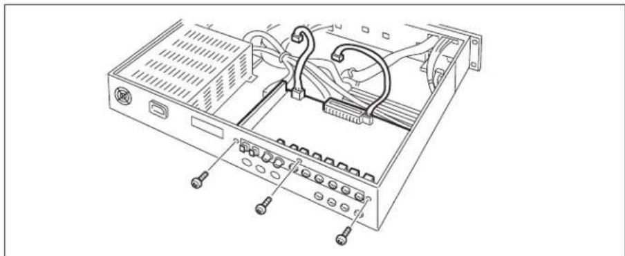 YAMAHA A3000 - Die AIEB1-Erweiterungskarte einstecken. - 1