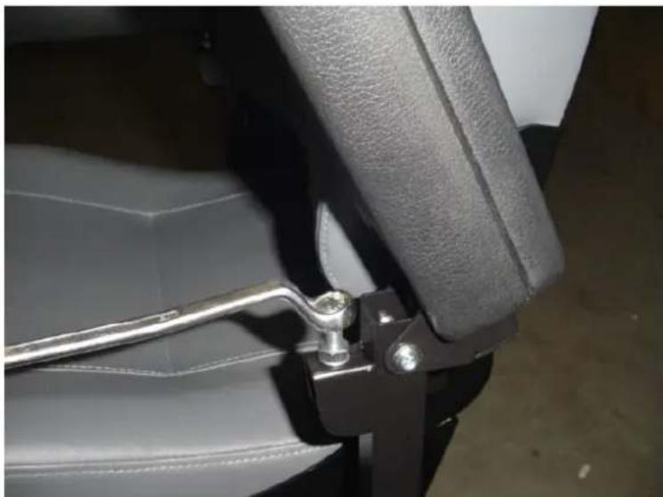 Dietz Alvaro - Einstellung der Armlehnenwinkel: - 1
