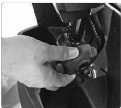 Rascal Vision - To fold the tiller: - 2