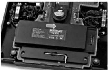 MULTIPLEX PROFI TX16 Master Edition - Akku einsetzen - 1