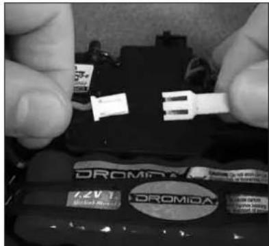 Dromida DIDC0048 - DRIVING THE VEHICLE - 1