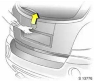 OPEL Antara (2006) - Fahrzeug entriegeln und öffnen: Drücken Sie die Taste ≥, ziehen Sie am Türgriff - 1