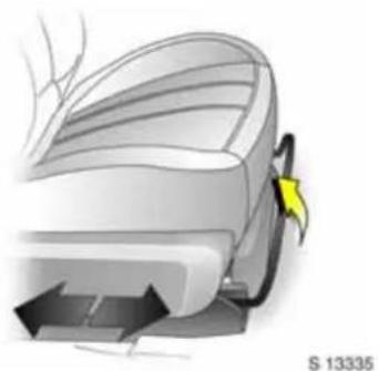 OPEL Antara (2006) - Fahrzeug entriegeln und öffnen: Drücken Sie die Taste ≥, ziehen Sie am Türgriff - 2