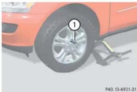 Mercedes-Benz ML 550 (2008) - Flat tire - 3