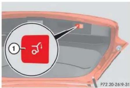 Mercedes-Benz ML 550 (2008) - Closing the tailgate from the outside - 2
