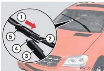 Mercedes-Benz ML 550 (2008) - Replacing wiper blades - 1