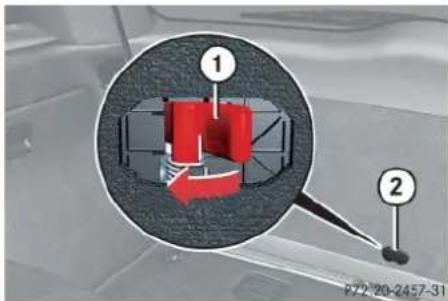 Mercedes-Benz ML 550 (2008) - Unlocking and opening the tailgate - 1