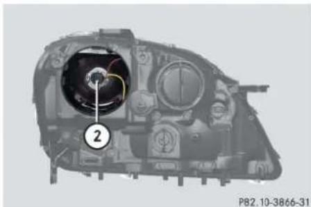 Mercedes-Benz ML 550 (2008) - Replacing bulbs for front lamps - 3