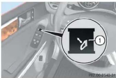 Mercedes-Benz ML 550 (2008) - Folding the exterior rear view mirrors in and out manually - 1