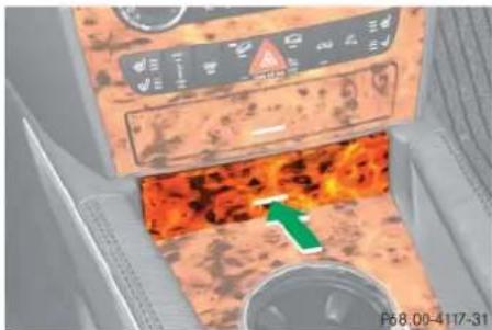 Mercedes-Benz ML 550 (2008) - Storage compartment in front center console - 1