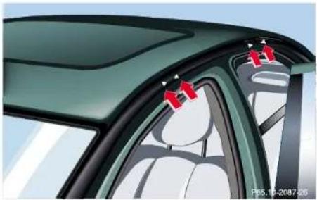 Mercedes-Benz E430 (2000) - Replacing wiper blade insert - 4