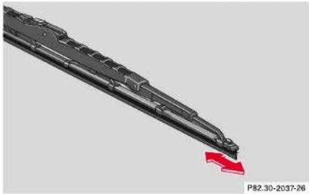 Mercedes-Benz E430 (2000) - Replacing wiper blade insert - 2