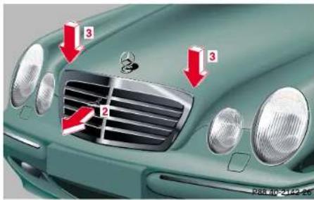 Mercedes-Benz E430 (2000) - 258Engine compartment - 2