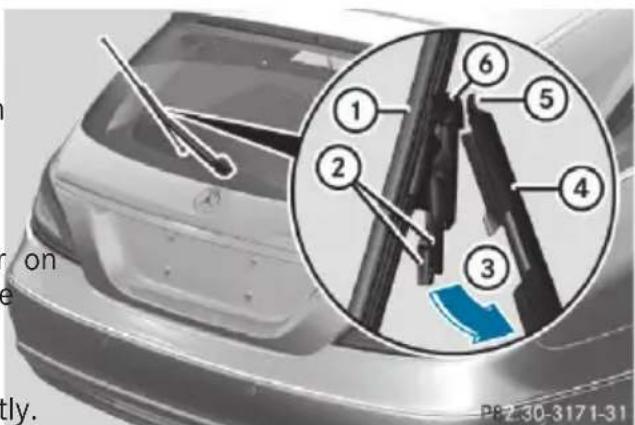 Mercedes-Benz CLS (2016) - Fitting a wiper blade - 1