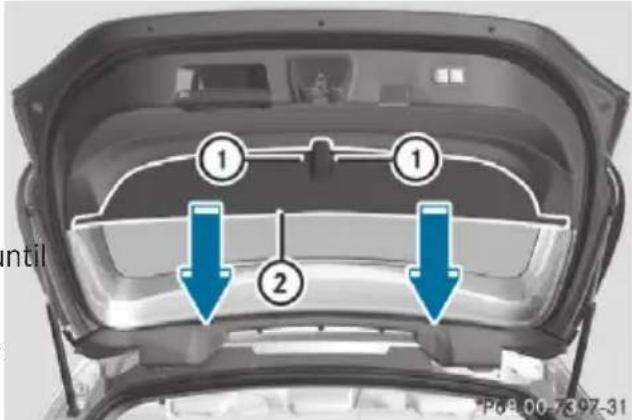 Mercedes-Benz CLS (2016) - Removing or refitting the sightproofing plate - 1