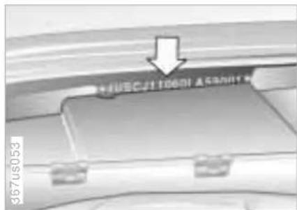 BMW M Coupe (1999) - Brake fluid Vehicle Identification - 2