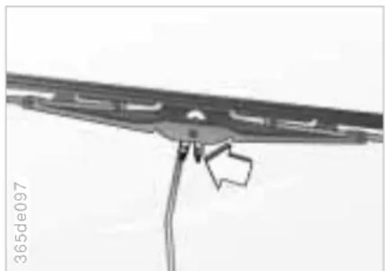 BMW M Coupe (1999) - Onboard tool kit Windshield wiper blades - 1