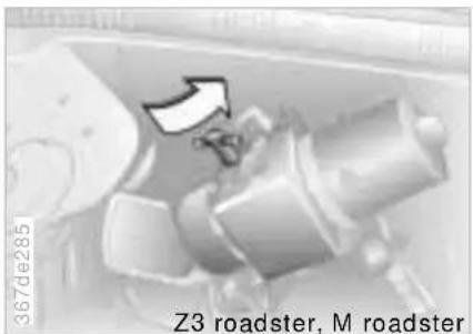 BMW M Coupe (1999) - Power convertible top\* Fuel filler door Jump-starting - 1