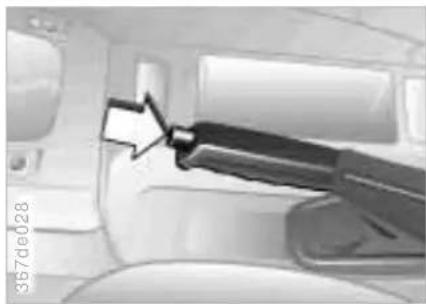BMW M Coupe (1999) - Switching off the engine Parking brake - 2