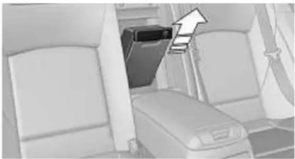 BMW 740Li (2008) - Skisack herausnehmen - 1