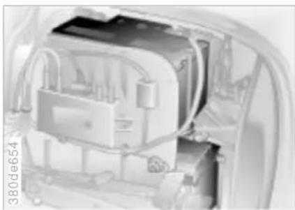 BMW 740d (1999) - Batterie - 1