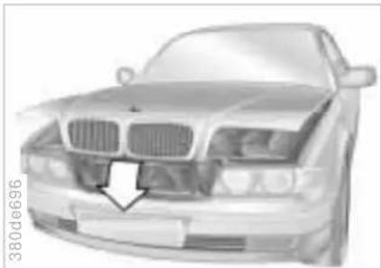 BMW 735i (1999) - Motorhaube - 4
