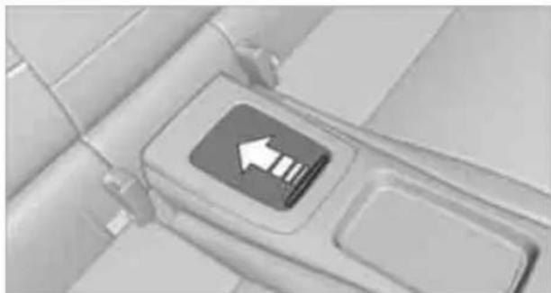 BMW 328i xDrive (2010) - Storage compartments in the rear console - 1