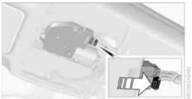 BMW 328i xDrive (2010) - Closing manually\* - 3
