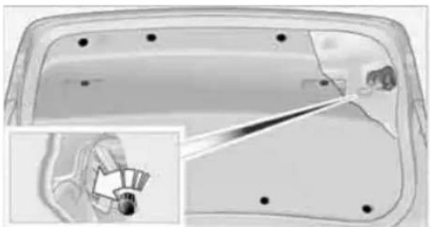 BMW 328i xDrive (2010) - Coupe: two-stage brake light in the trunk lid - 1