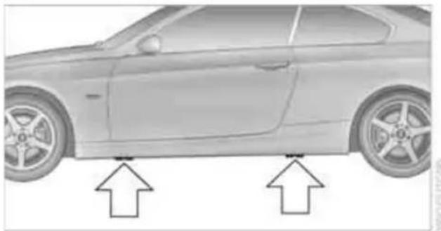 BMW 328i xDrive (2010) - Jack mounting points - 1