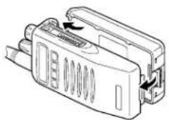 KENWOOD TK-2140 - INSTALLIEREN/ ABNEHMEN DER (OPTIONALEN) WIEDER AUFLADBAREN AKKUS BZW. DER ALKALINE-BATTERIEN - 1