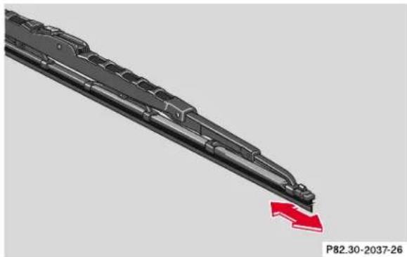 Mercedes-Benz CLK Coupe (2001) - Replacing wiper blade insert - 2